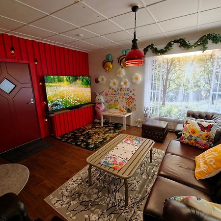 Relax & Recharge - A Unique Suite With A Touch Of Luxury - Hot Tub And Sauna Inspired Decor #Not A Real Sauna# Easy City Access - Direct Train 15 Min To City Helsinki Ngoại thất bức ảnh