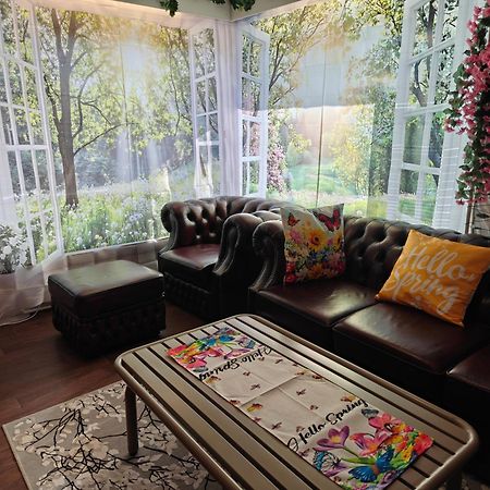 Relax & Recharge - A Unique Suite With A Touch Of Luxury - Hot Tub And Sauna Inspired Decor #Not A Real Sauna# Easy City Access - Direct Train 15 Min To City Helsinki Ngoại thất bức ảnh