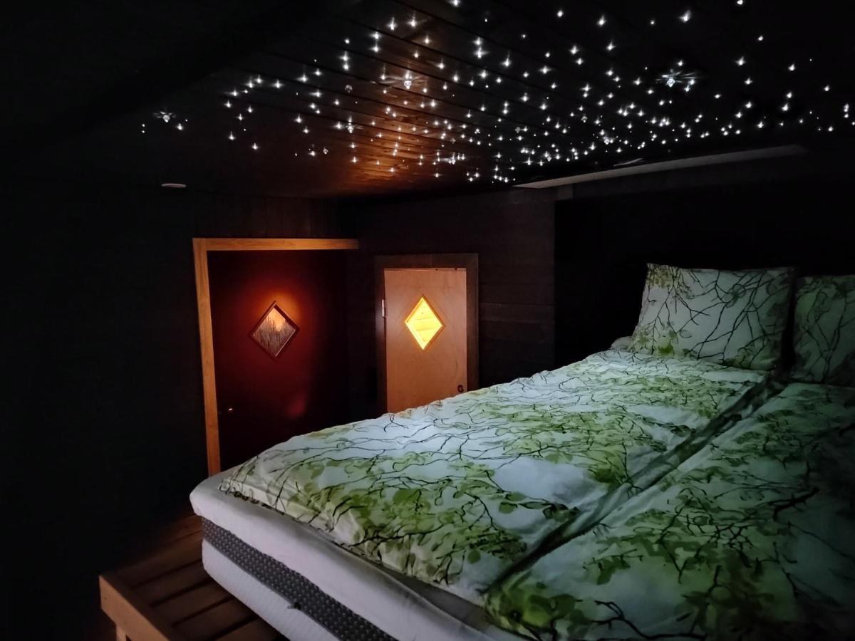 Relax & Recharge - A Unique Suite With A Touch Of Luxury - Hot Tub And Sauna Inspired Decor #Not A Real Sauna# Easy City Access - Direct Train 15 Min To City Helsinki Ngoại thất bức ảnh
