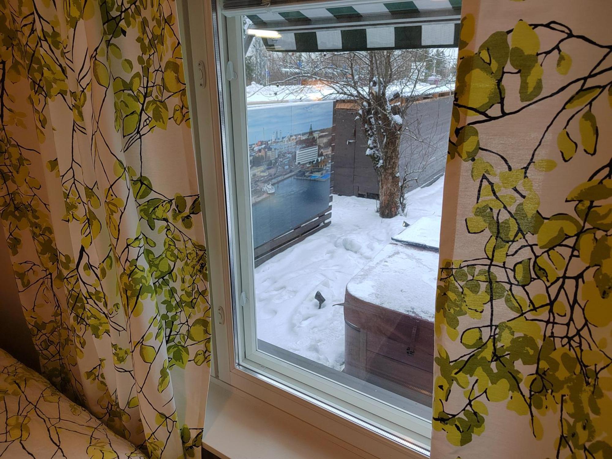 Relax & Recharge - A Unique Suite With A Touch Of Luxury - Hot Tub And Sauna Inspired Decor #Not A Real Sauna# Easy City Access - Direct Train 15 Min To City Helsinki Ngoại thất bức ảnh