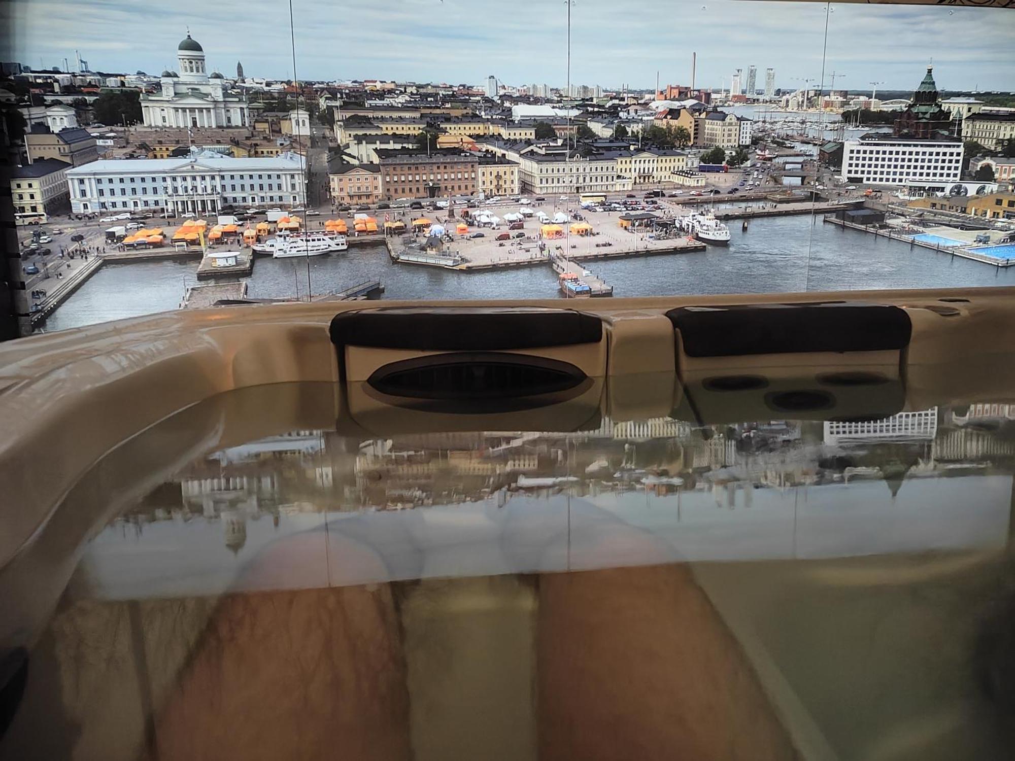 Relax & Recharge - A Unique Suite With A Touch Of Luxury - Hot Tub And Sauna Inspired Decor #Not A Real Sauna# Easy City Access - Direct Train 15 Min To City Helsinki Ngoại thất bức ảnh