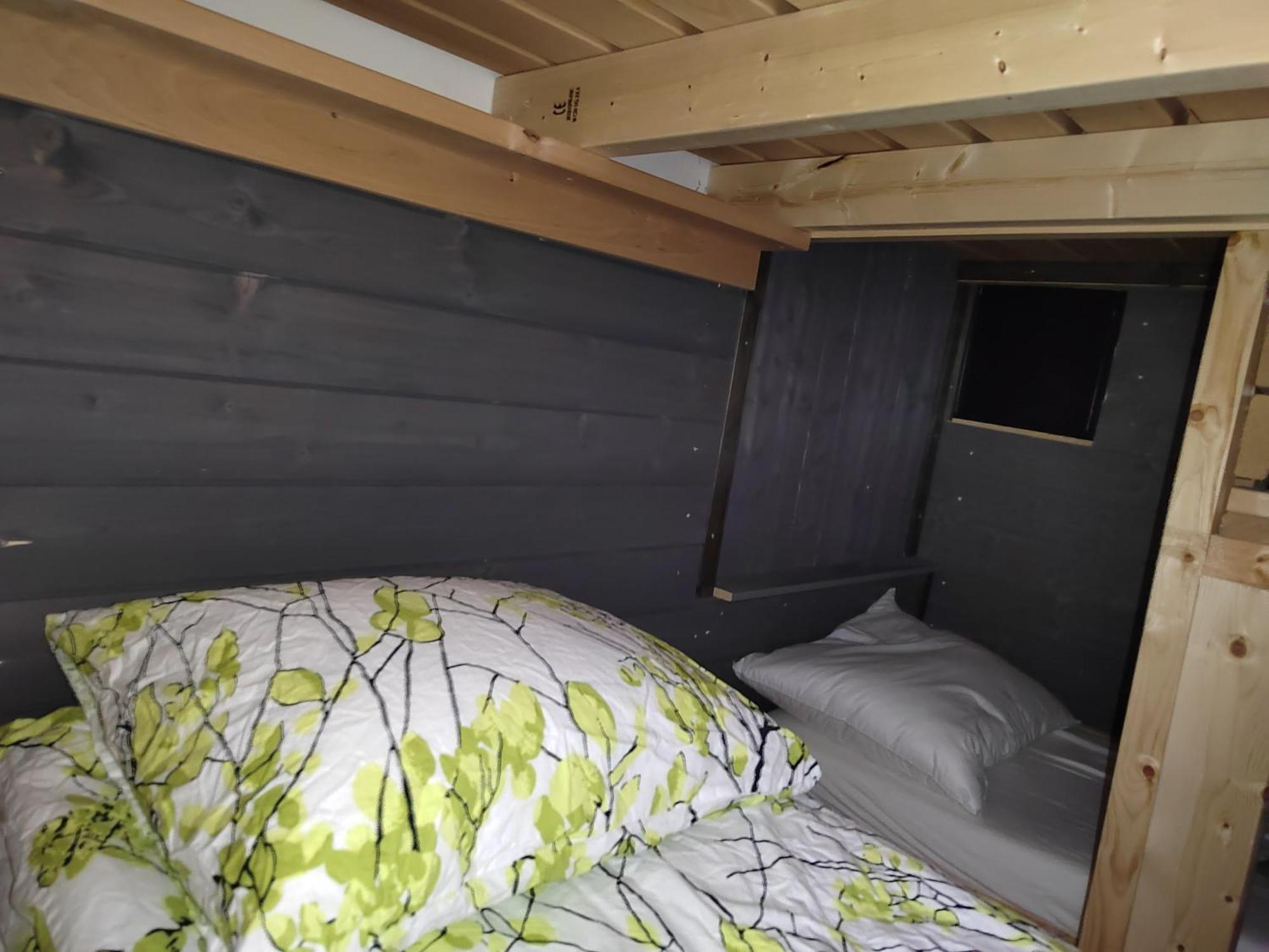 Relax & Recharge - A Unique Suite With A Touch Of Luxury - Hot Tub And Sauna Inspired Decor #Not A Real Sauna# Easy City Access - Direct Train 15 Min To City Helsinki Ngoại thất bức ảnh