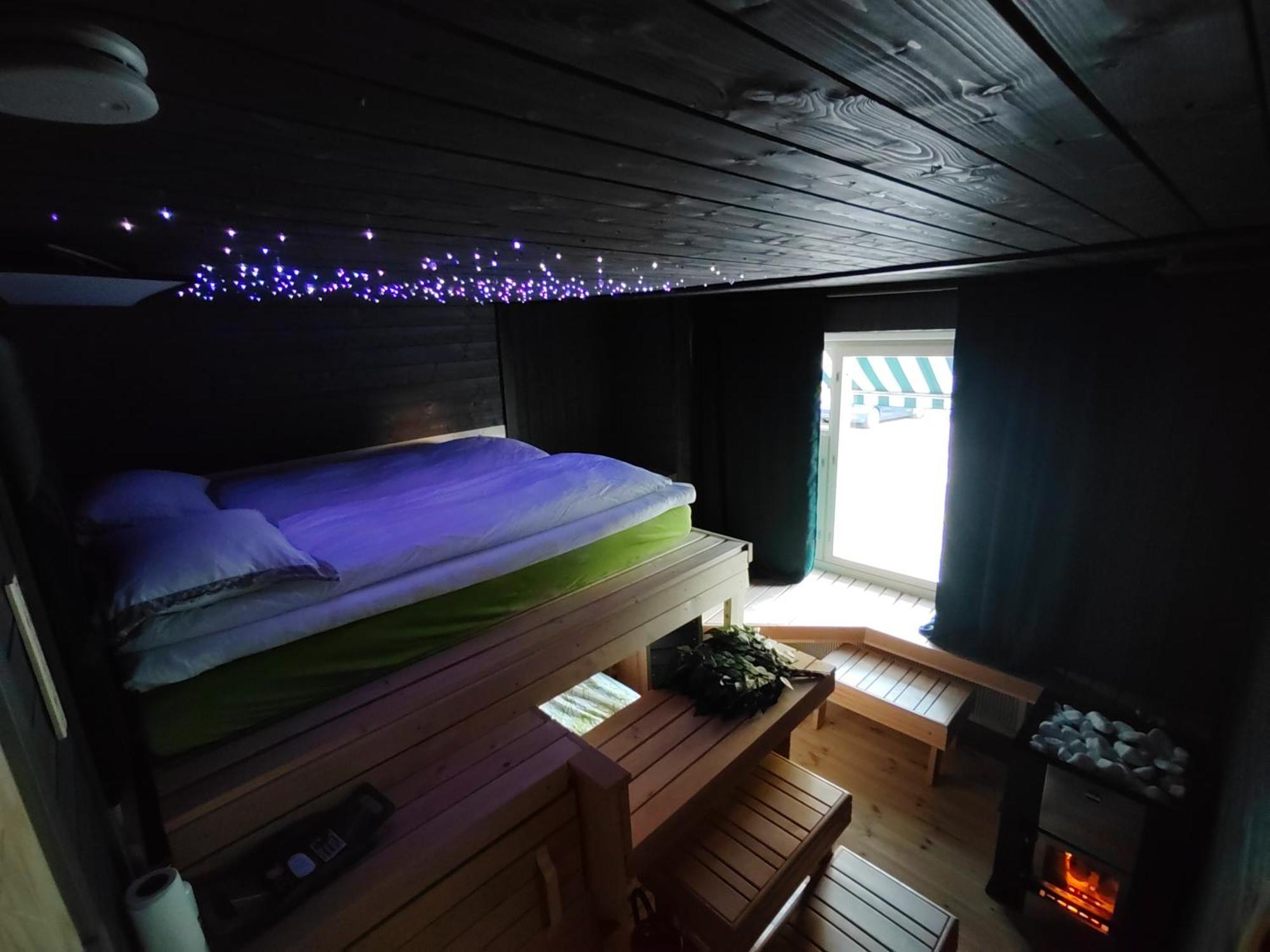 Relax & Recharge - A Unique Suite With A Touch Of Luxury - Hot Tub And Sauna Inspired Decor #Not A Real Sauna# Easy City Access - Direct Train 15 Min To City Helsinki Ngoại thất bức ảnh