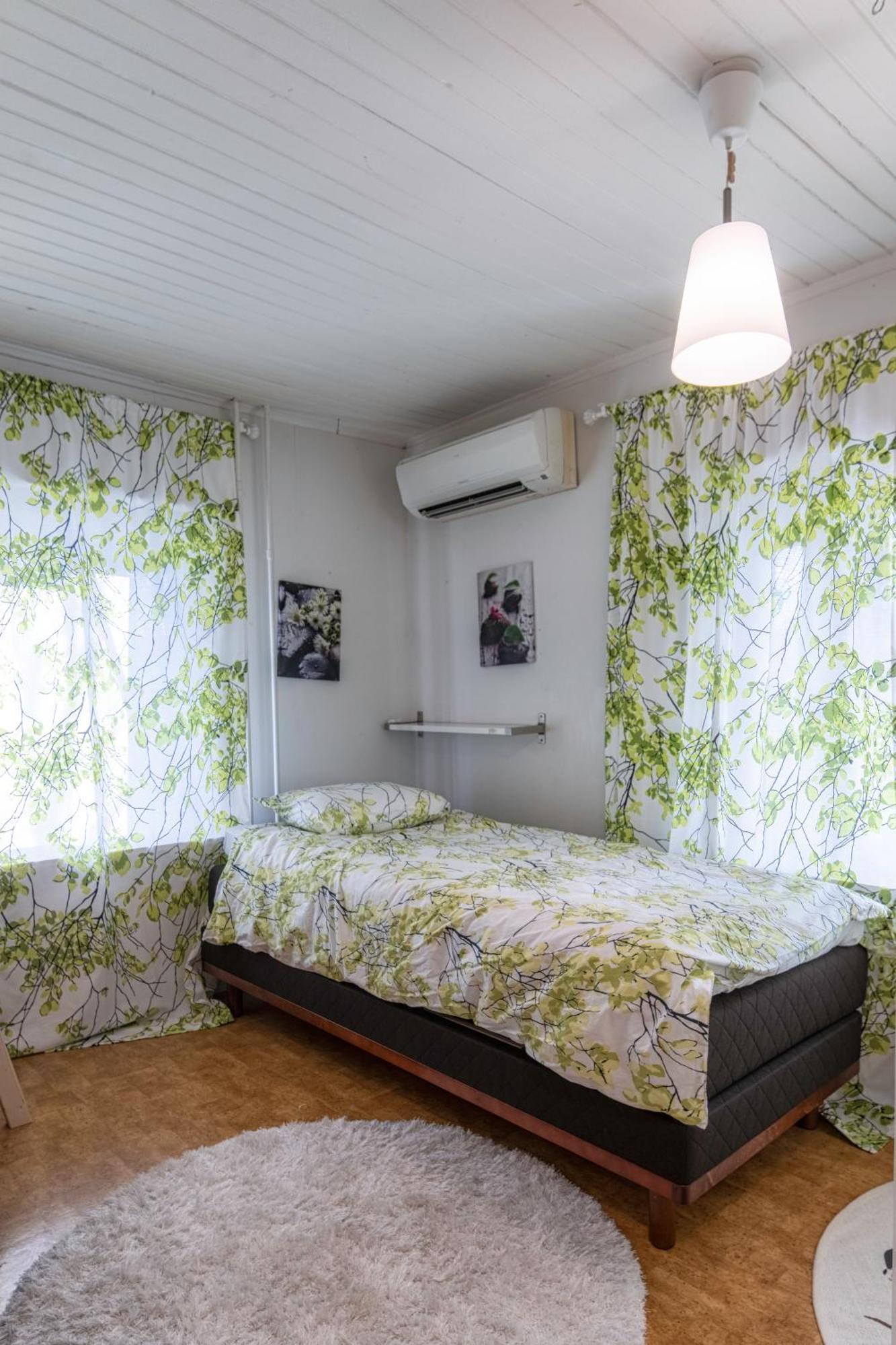 Relax & Recharge - A Unique Suite With A Touch Of Luxury - Hot Tub And Sauna Inspired Decor #Not A Real Sauna# Easy City Access - Direct Train 15 Min To City Helsinki Ngoại thất bức ảnh