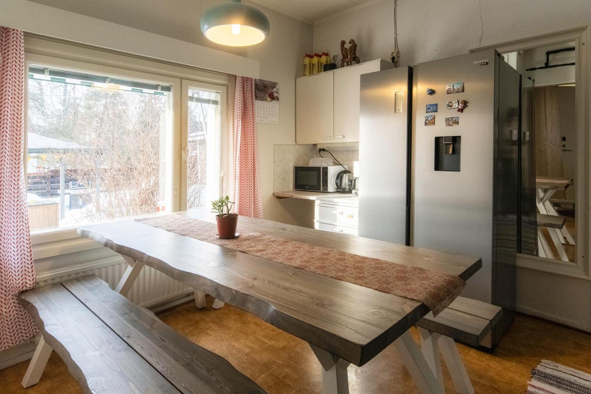 Relax & Recharge - A Unique Suite With A Touch Of Luxury - Hot Tub And Sauna Inspired Decor #Not A Real Sauna# Easy City Access - Direct Train 15 Min To City Helsinki Ngoại thất bức ảnh