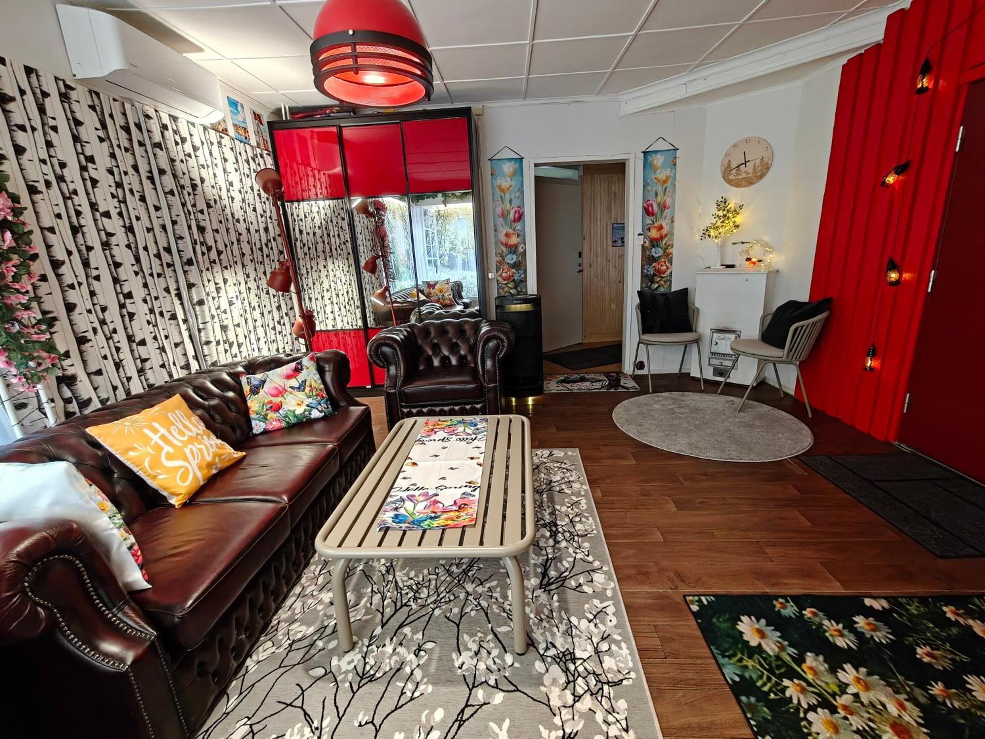 Relax & Recharge - A Unique Suite With A Touch Of Luxury - Hot Tub And Sauna Inspired Decor #Not A Real Sauna# Easy City Access - Direct Train 15 Min To City Helsinki Ngoại thất bức ảnh