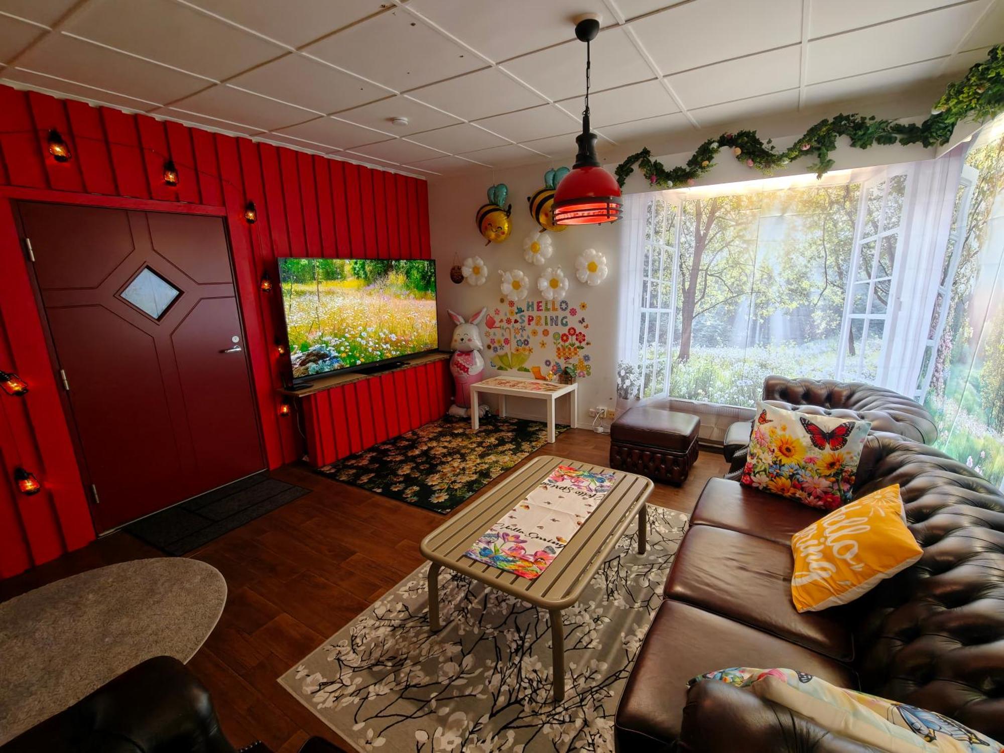 Relax & Recharge - A Unique Suite With A Touch Of Luxury - Hot Tub And Sauna Inspired Decor #Not A Real Sauna# Easy City Access - Direct Train 15 Min To City Helsinki Ngoại thất bức ảnh